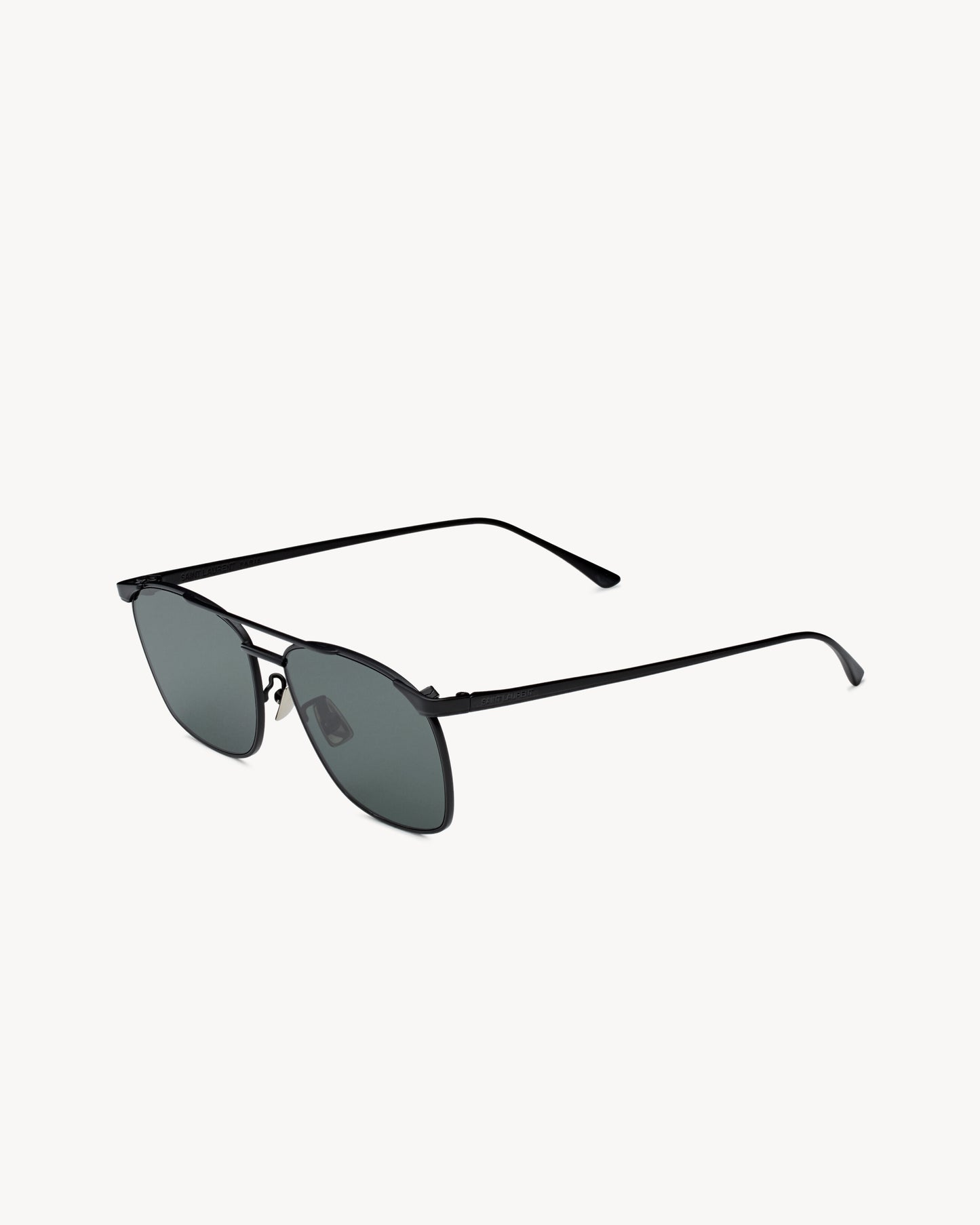Square sunglasses with black metal frame for men