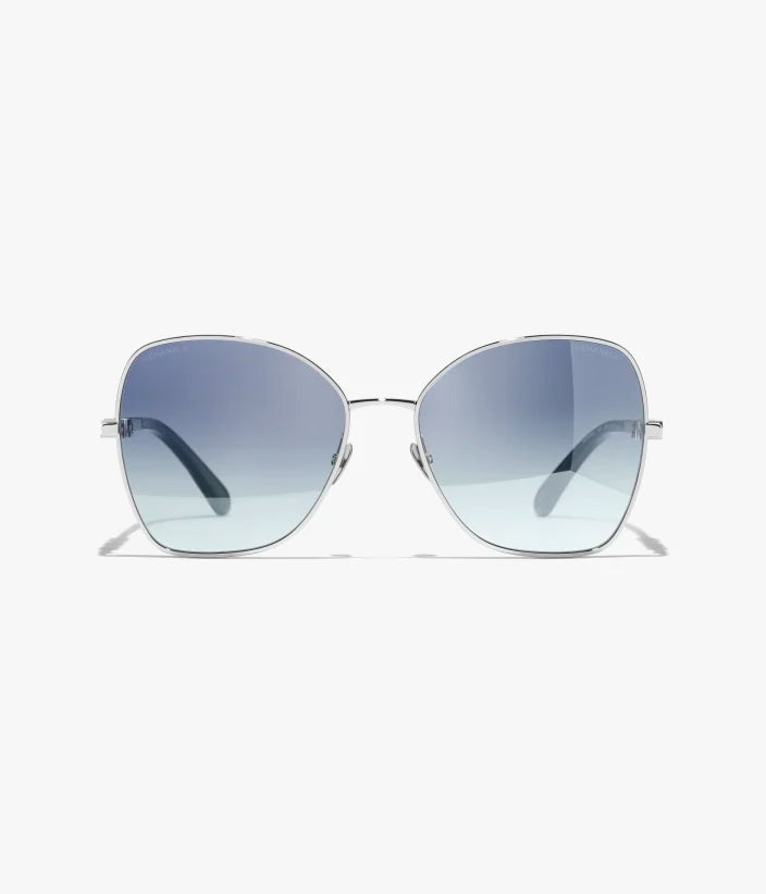 Butterfly-Sonnenbrille mit silberfarbenem Metallgestell und blau verspiegelten Verlaufsgläsern