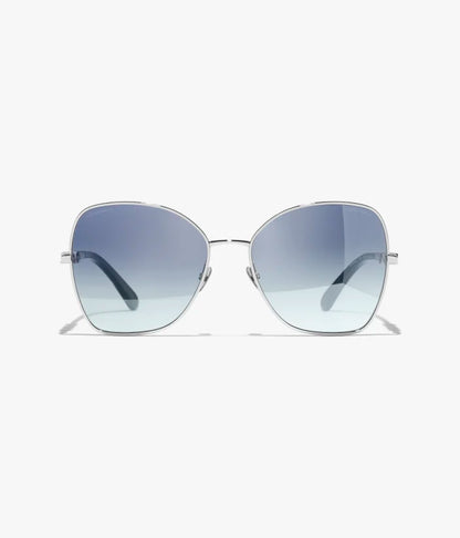 Butterfly-Sonnenbrille mit silberfarbenem Metallgestell und blau verspiegelten Verlaufsgläsern