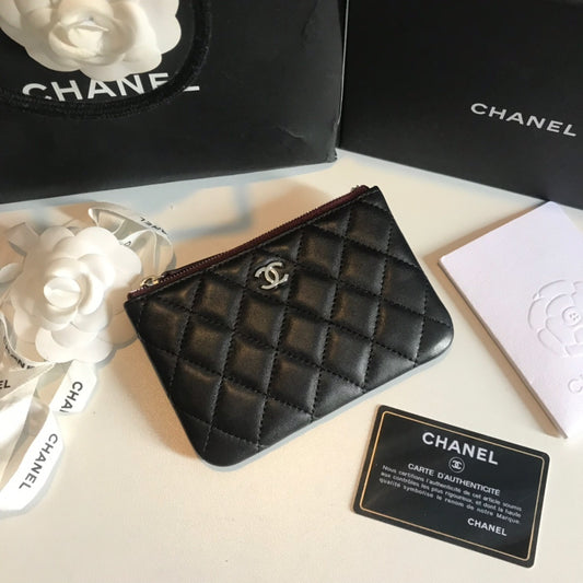 Mini zipped pocket bag in black quilted caviar leather
