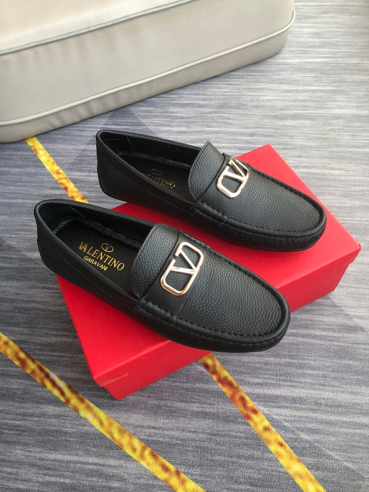 VLogo Signature Driving Shoes in Black Leather