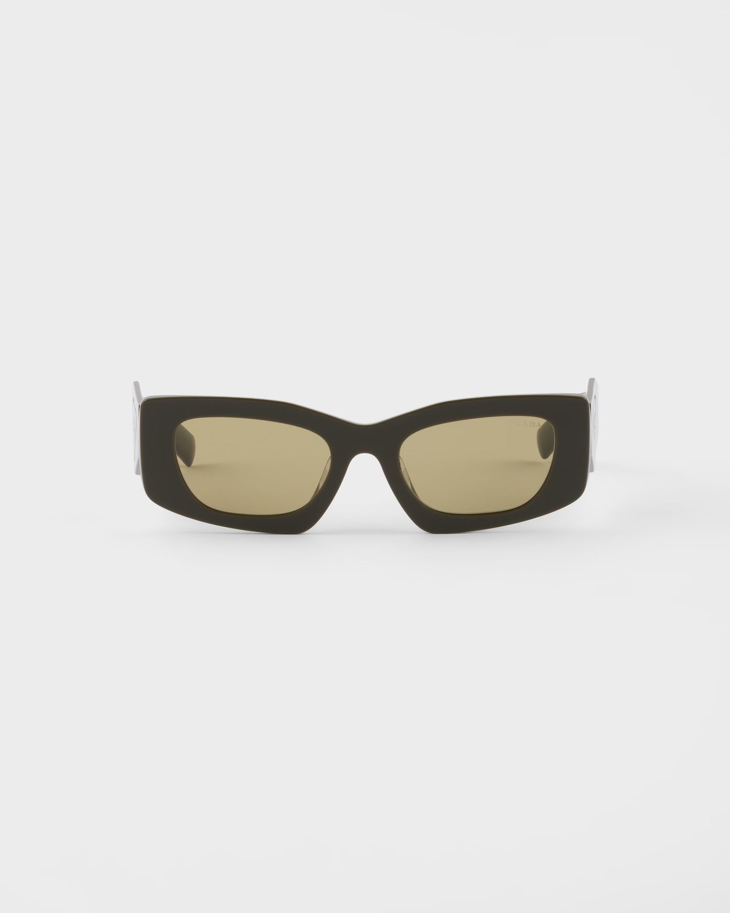 Sonnenbrille mit Dreieckslogo und olivfarbenen Gläsern