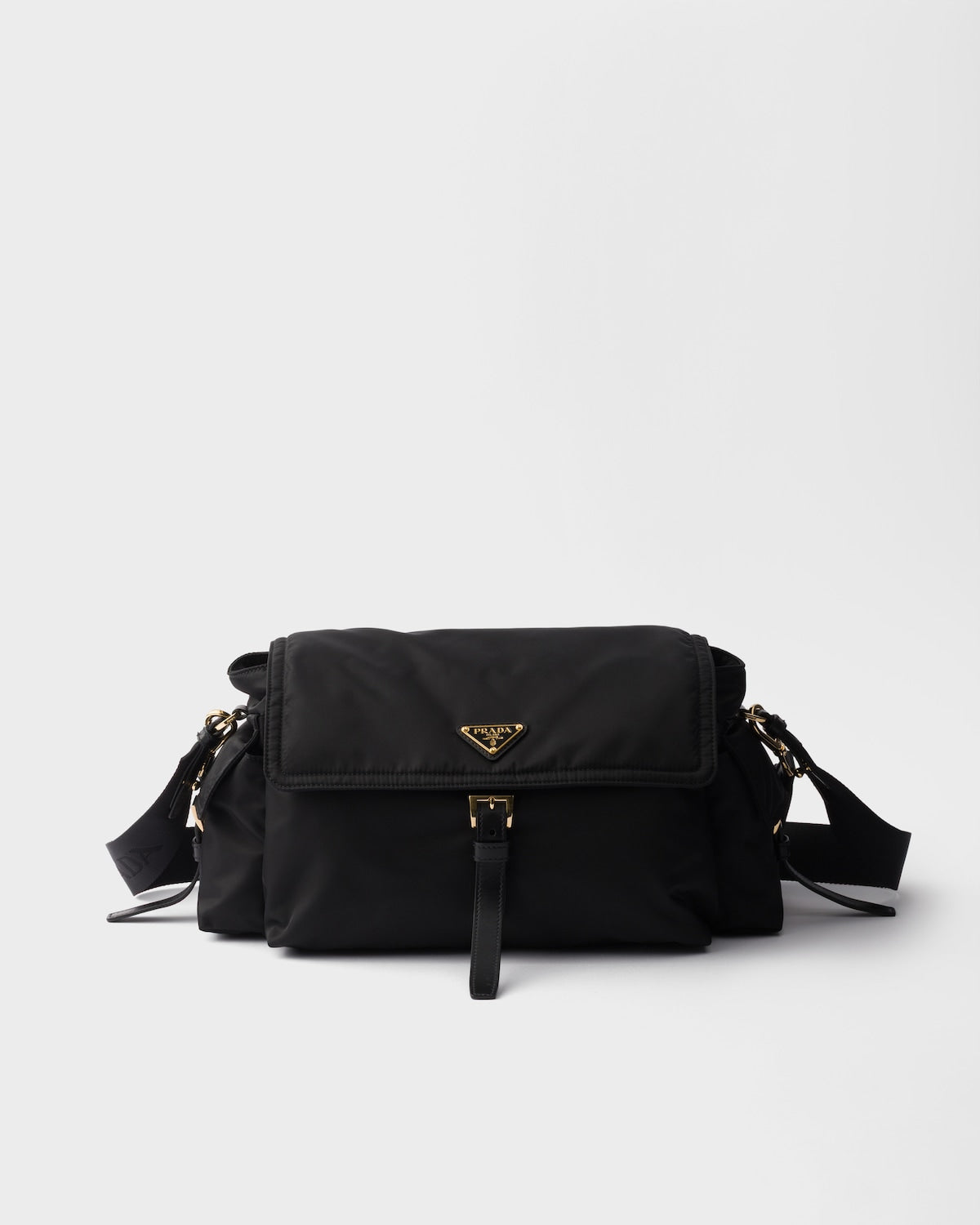 Explore Large Tasche aus Re-Nylon mit Überschlag