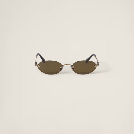 Sunglasses with oval lenses in lodge green