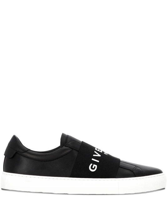 Urban street sneakers in total black