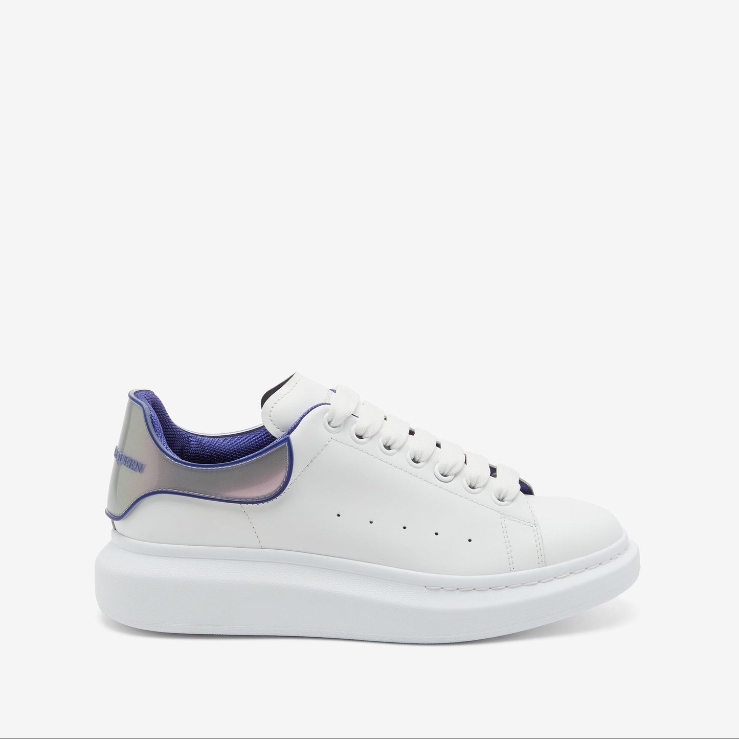 Oversized in white and blue utopia