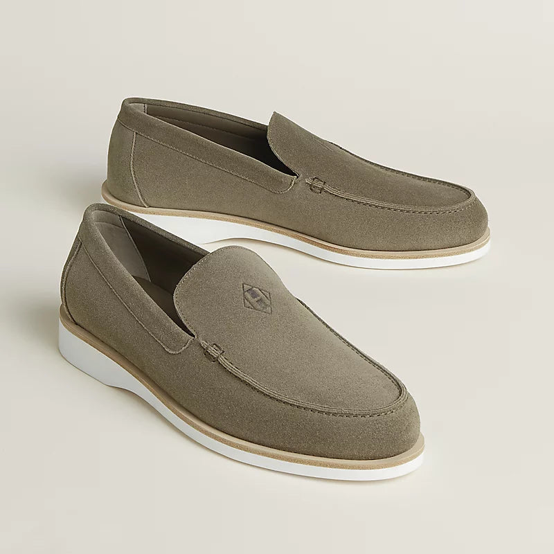 Low loafer in suede étoupe