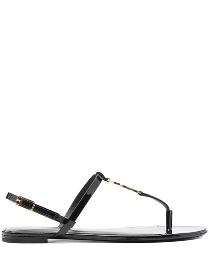 Sandalen mit Cassandra-Logoplakette aus schwarzem Leder