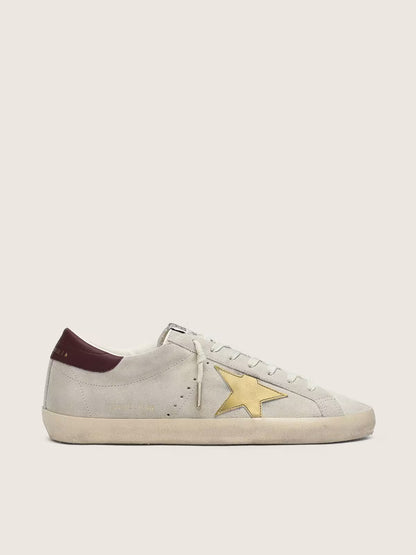 Elfenbeinfarbenem Suede mit Stern aus beschichtetem Leder und Lederferse