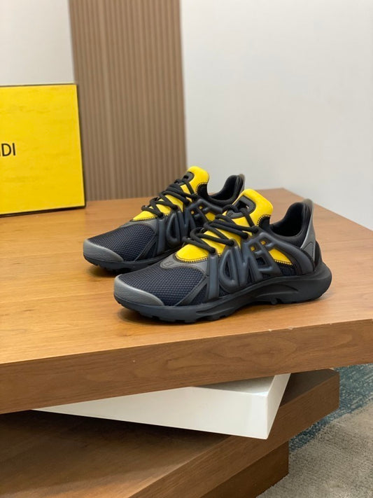 Tag running shoes made of technical mesh, black/yellow