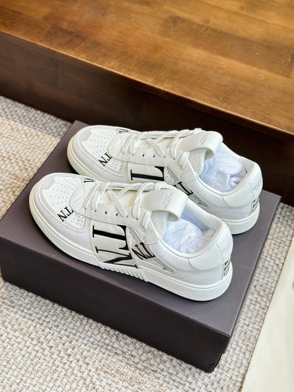 VL7N Leather Sneakers White