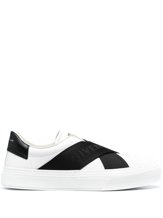 Urban street sneakers in white/black