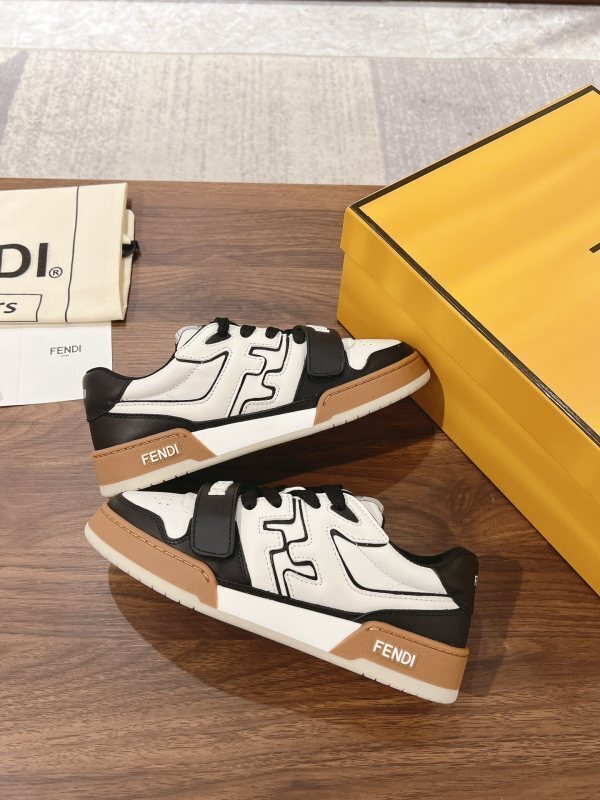 Match Sneakers Low aus schwarzem/weißem Leder