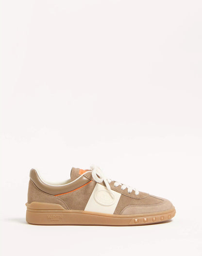 Low-Top Sneaker Upvillage aus Veloursleder Khaki/Elfenbein