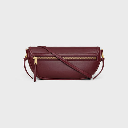 Kleine Halfmoon Soft Triomphe Tasche aus weichem glänzendem Lammleder in Syrah