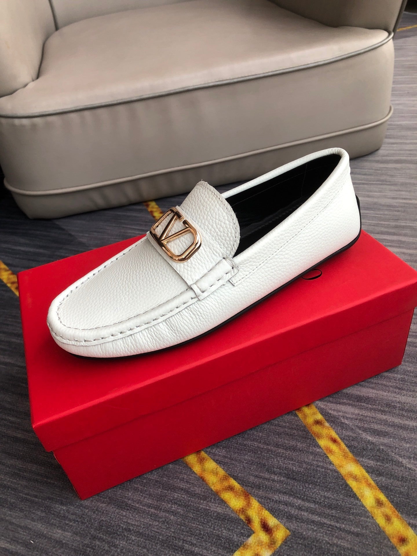 VLogo Signature Driving Shoes in white leather