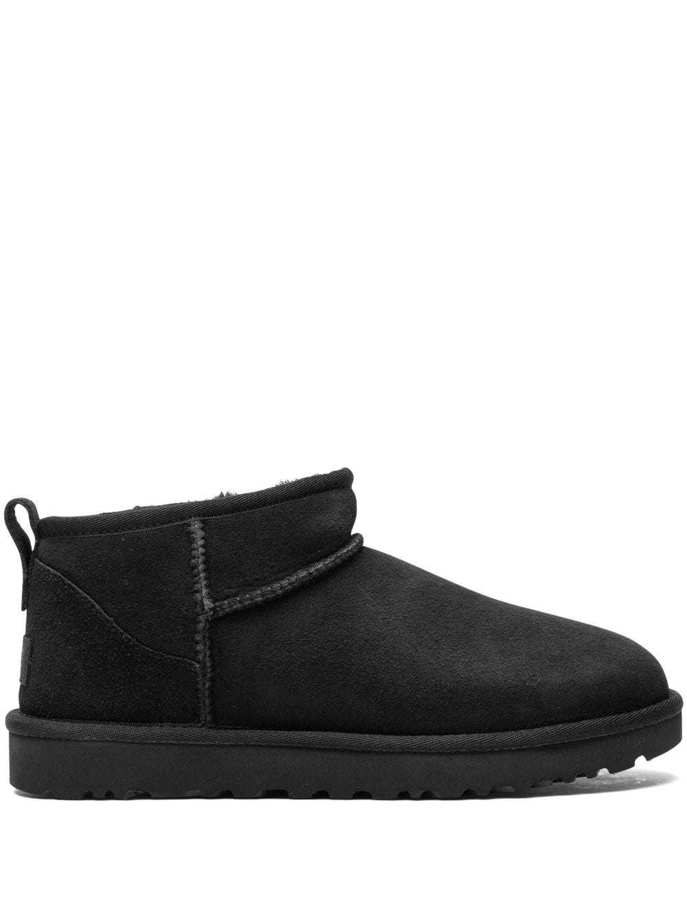 Classic Ultra Mini „Triple Black“ Stiefeletten