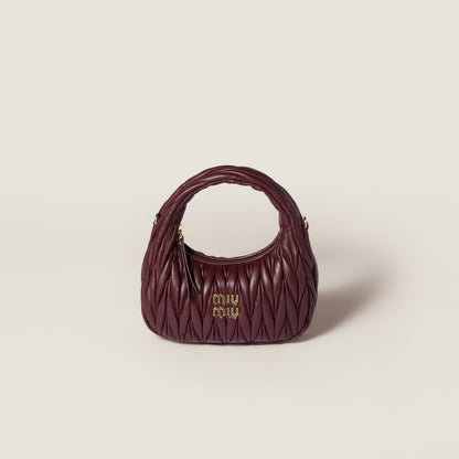 Hobo bag Wander small made of matelassed nappa leather in Bordeaux