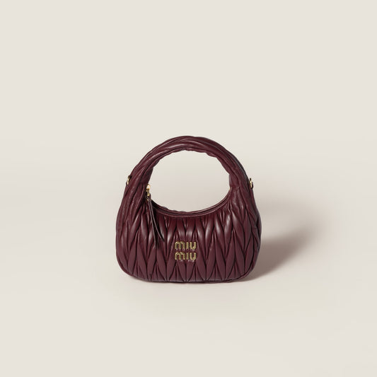 Hobo bag Wander small made of matelassed nappa leather in Bordeaux