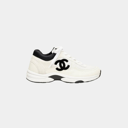 Sneaker aus Netz-Wildleder in Weiß/Schwarz