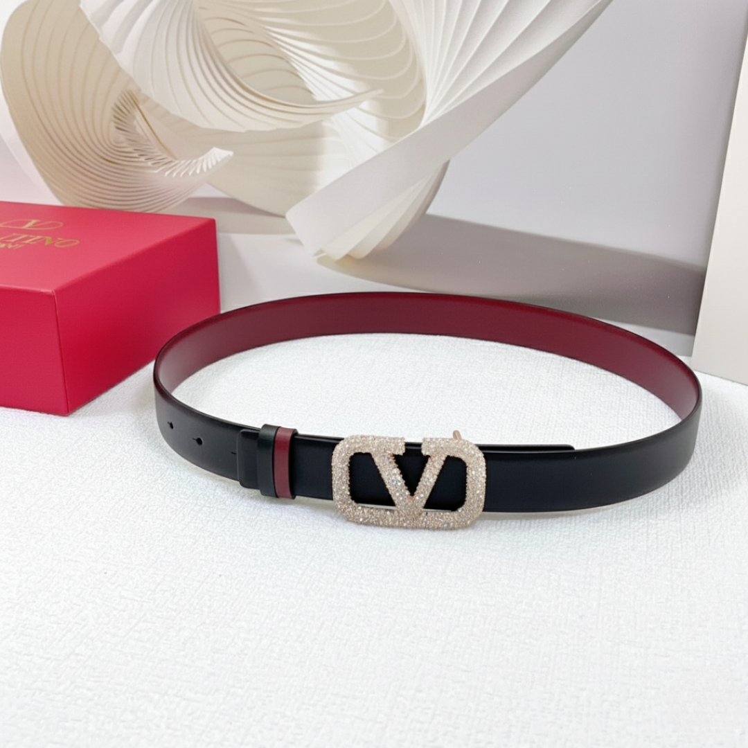 Reversible VLogo Signature belt in black, made of glossy calfskin with crystals