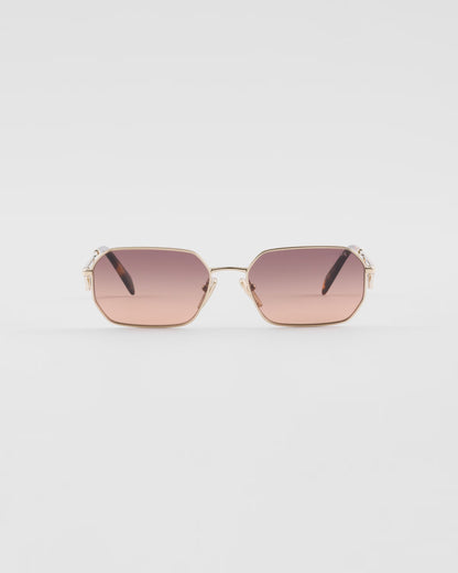 Sonnenbrille mit Dreieckslogo und karamellfarbenen Verlaufsgläsern