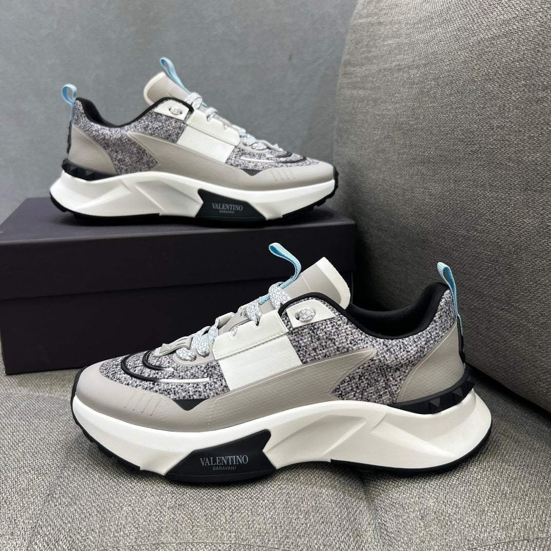 True Act low-top sneakers in gray mesh