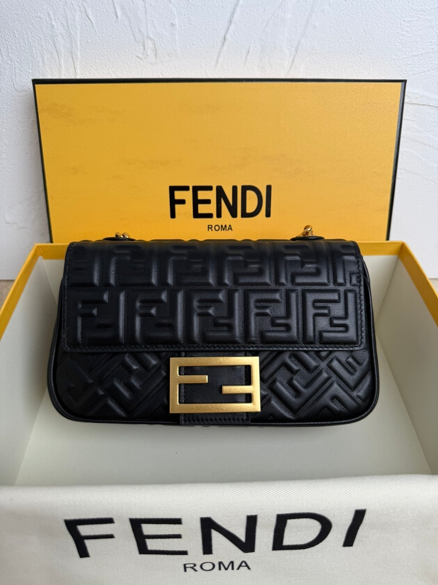 Wallet On Chain Baguette aus schwarzem Nappaleder