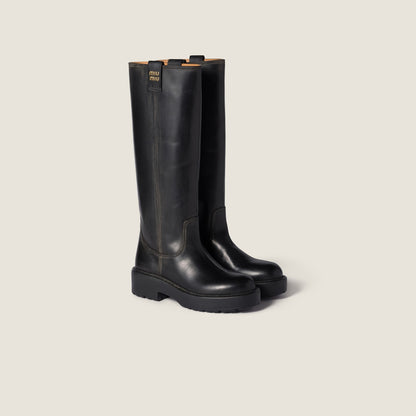 Leather boots in black