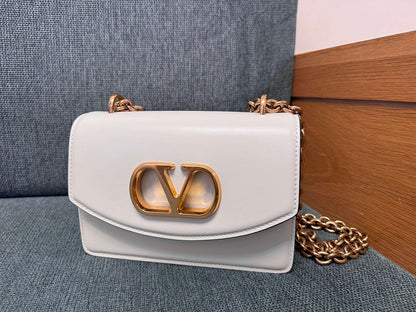 Vain Kleine Leder-Schultertasche Weiß