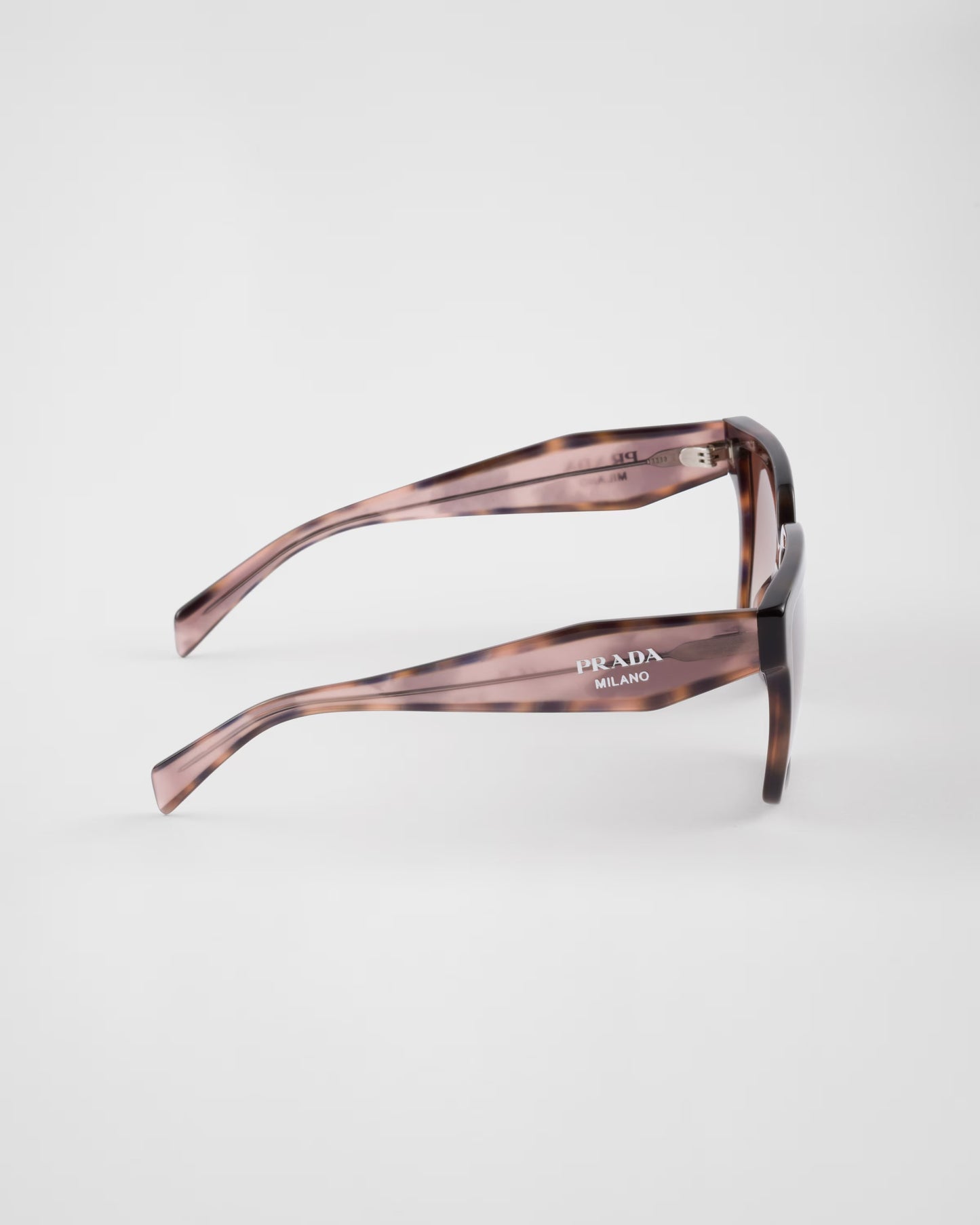Sonnenbrille mit Logo und dunkelbraunen mattierten Verlaufsgläsern