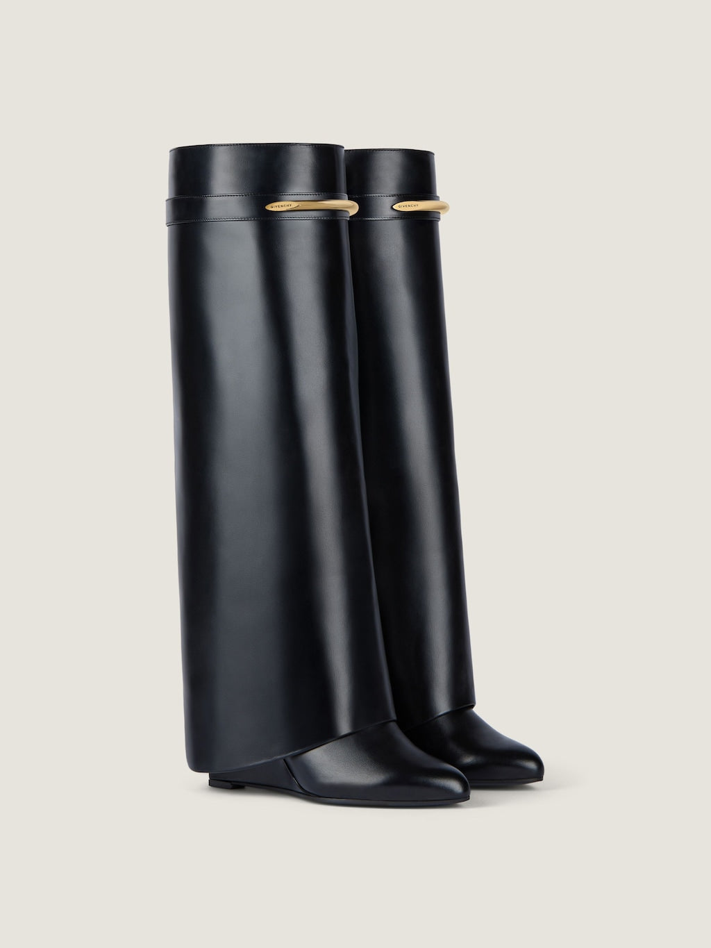 Shark boots in black leather