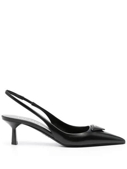 Schwarze Pumps aus Leder mit Fersenriemen