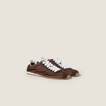 Sneakers Plume aus technischem Stoff und Wildleder in Burnt