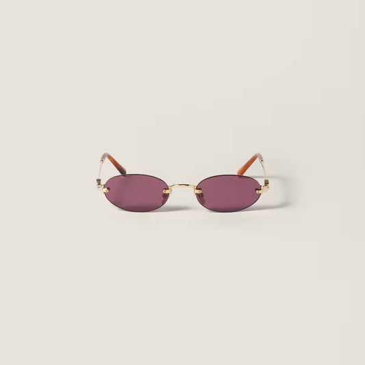 Sunglasses with oval ruby lenses