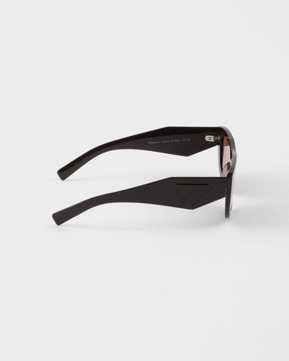 Sonnenbrille mit Dreieckslogo und zigarrenfarbenen Gläsern