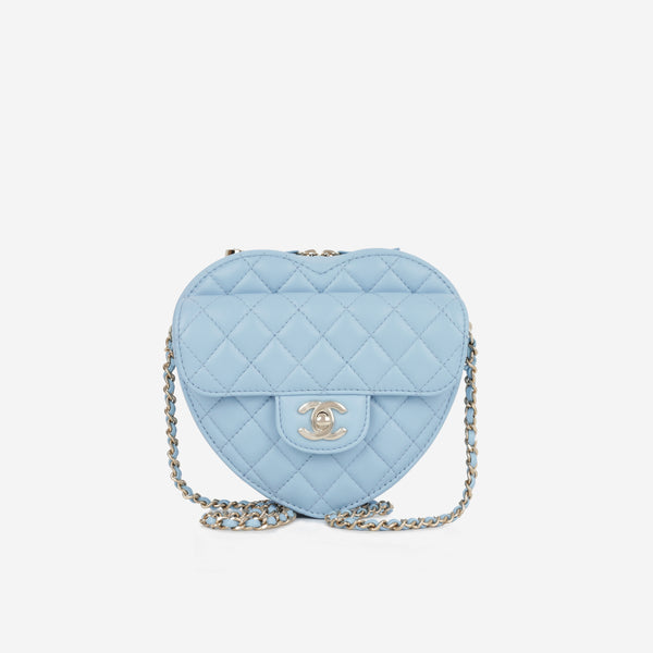 Große herzförmige Tasche aus hellblauem gestepptem Lammleder
