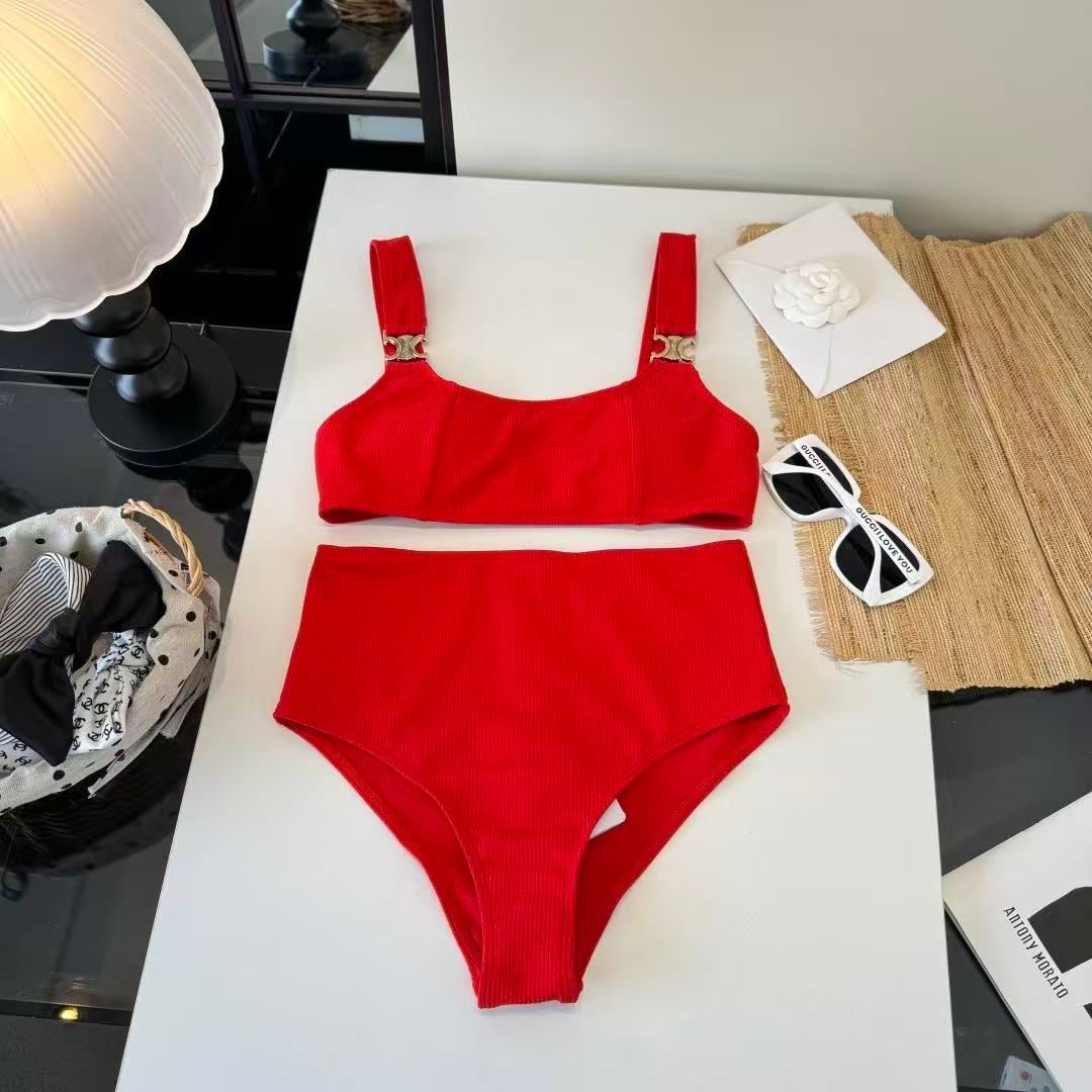 Triomphe High-Waist-Bikini-Set Rot mit goldenen Details