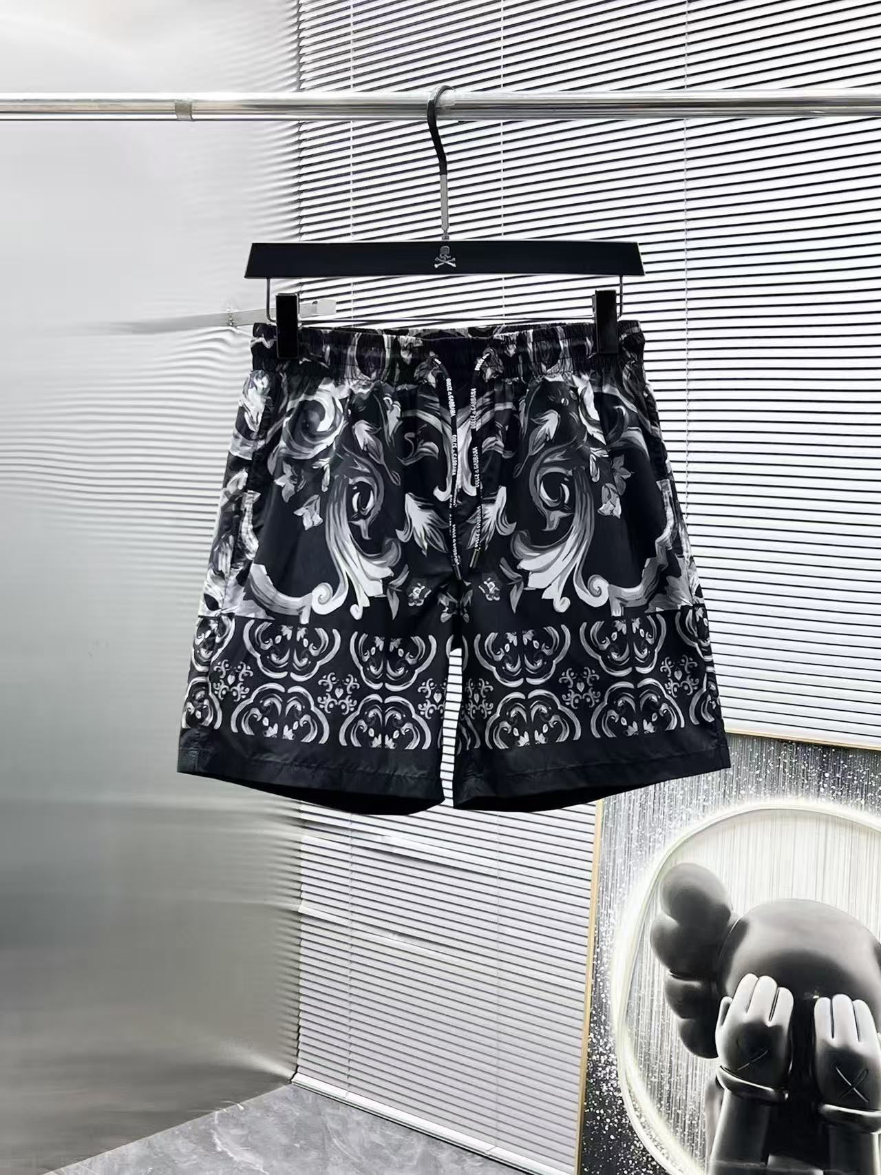 Badehose mit Barock-Print Schwarz