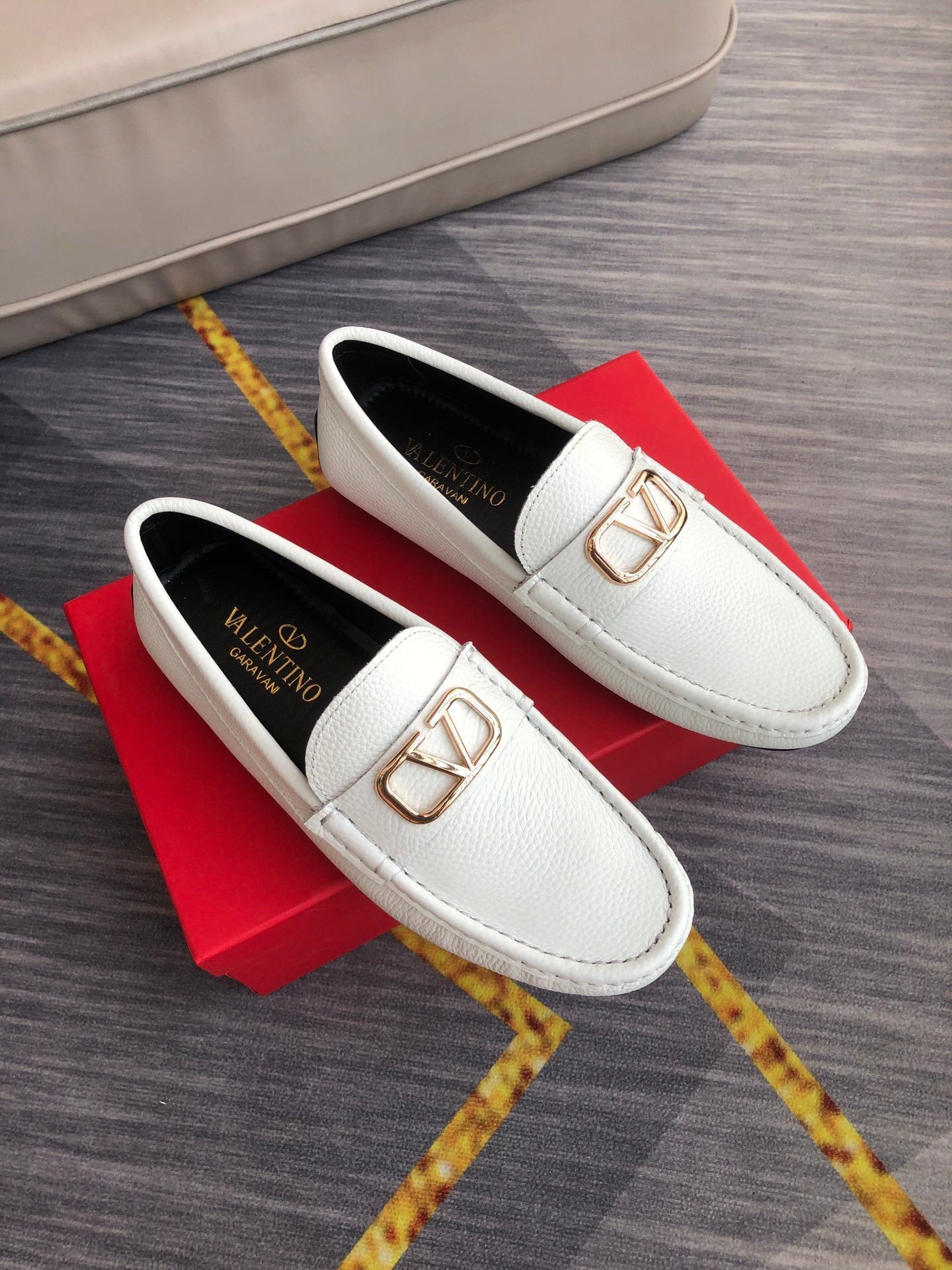 VLogo Signature Driving Shoes in white leather