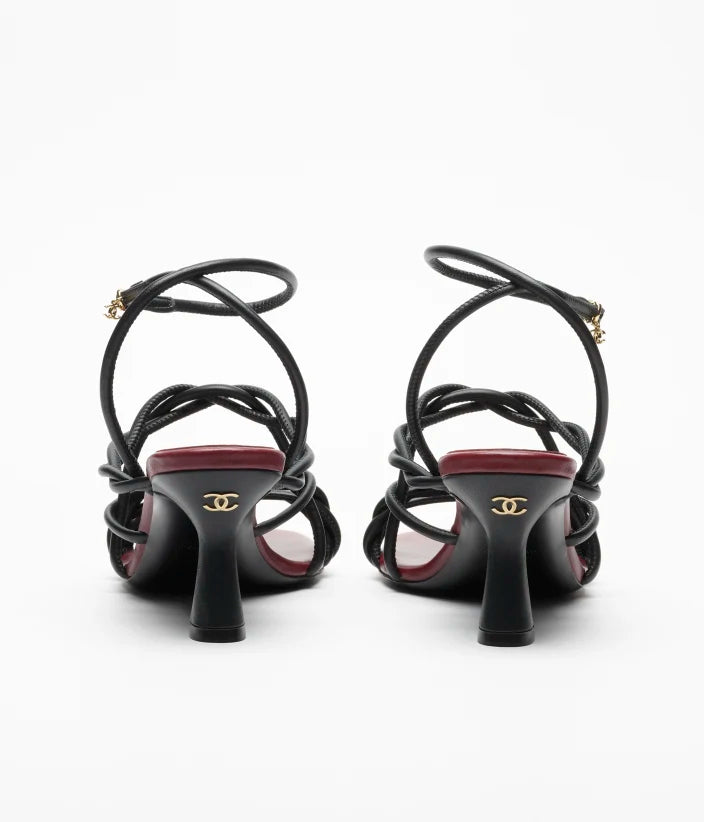 Sandalen mit Absatz aus schwarzem Lammleder