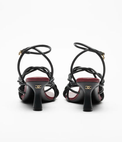 Sandalen mit Absatz aus schwarzem Lammleder