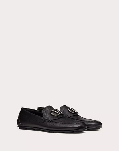 Driver Loafer VLogo Signature aus genarbtem Kalbsleder Schwarz