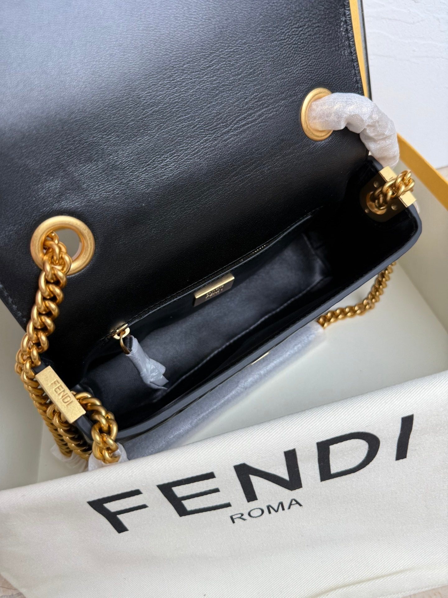 Wallet On Chain Baguette aus schwarzem Nappaleder