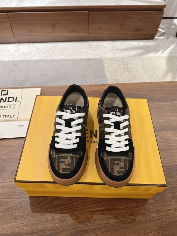 Match Sneakers aus braunem FF Jacquard-Suede