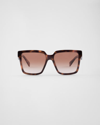 Sonnenbrille mit Logo und dunkelbraunen mattierten Verlaufsgläsern