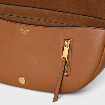 Kleine Soft Triomphe Halbmond-Tasche aus weichem glänzendem Lammleder