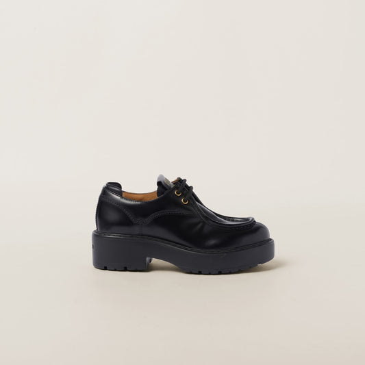 Leather lace-up shoes in black