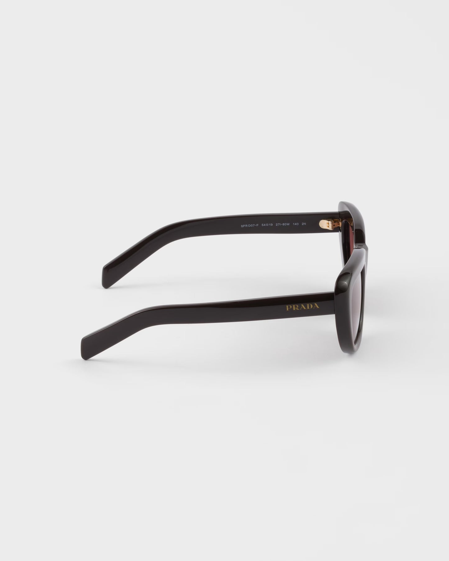 Rechteckige Sonnenbrille aus schwarzem Acetat mit zigarrenfarbenen Gläsern