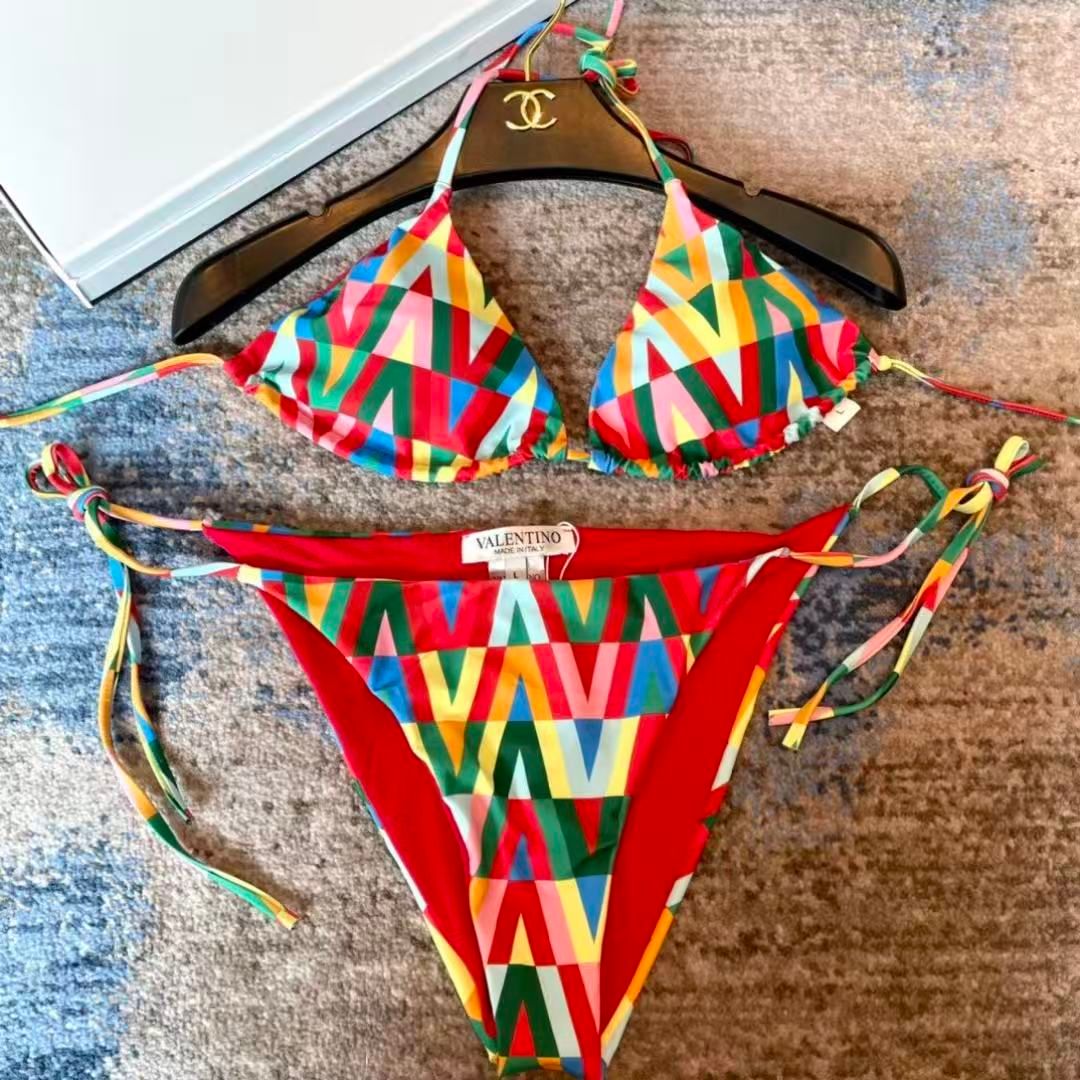 Bikini-Set mit geometrischem Logo-Print